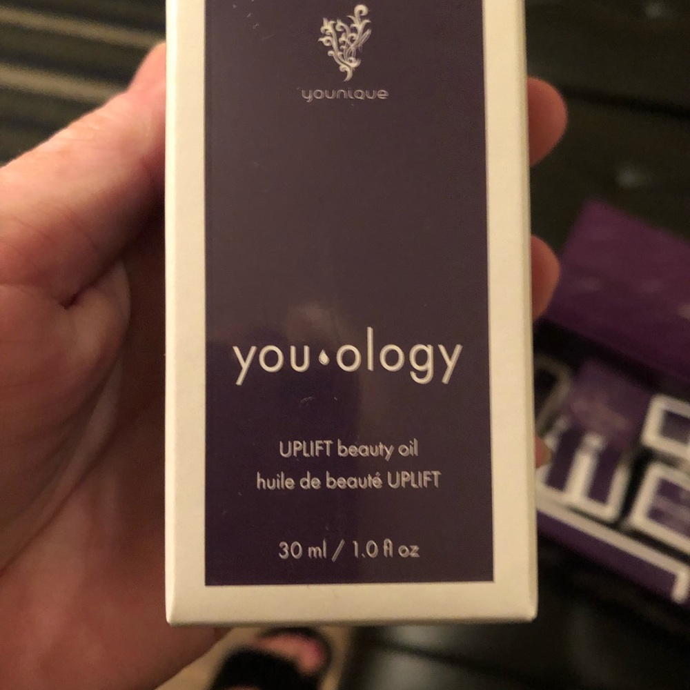 Younique uplift beauty oil